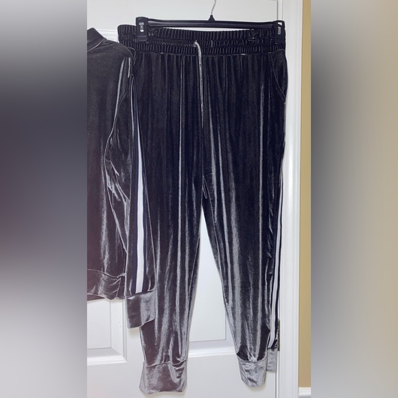 Women’s Velour Shirt and Pants Two-Piece Set - Picture 3 of 8